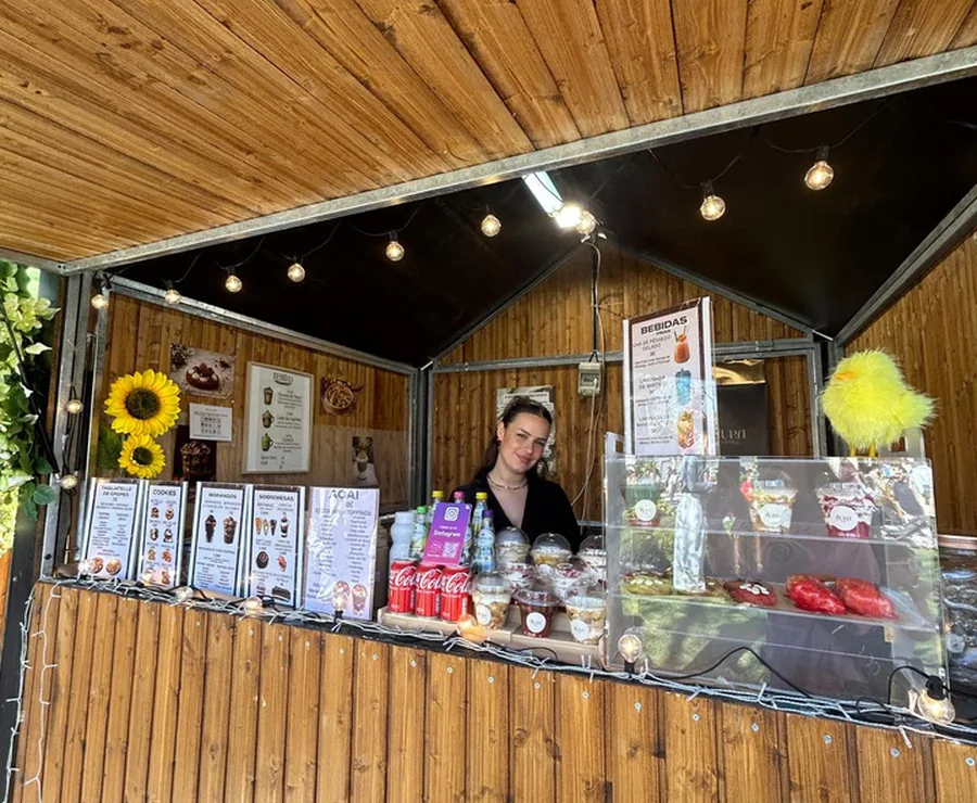 Banca AuraCookies num mercado artesanal